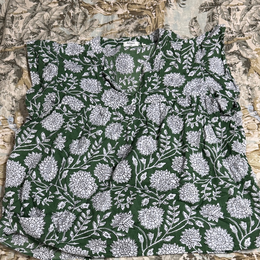 Women’s Dylan Green and White Light Floral Top Large
